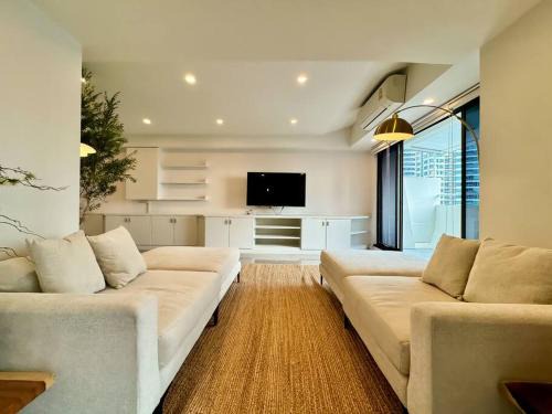 Silom Apartamento | City Skyline Views 2-bed 2-bath, Center of Silom