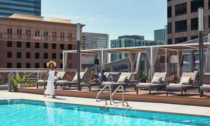 Historic Core Apartamento | City Skyline Views 3-Bed High-rise Apartment W/Rooftop Pool, Spa & Rooftop Views