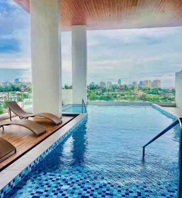 Guadalupe Apartamento | City Stay Studio near Cebu Uptown Pool Netflix Fast Wifi