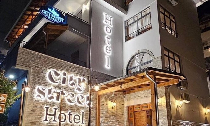 Gjirokaster Hotel | City Street Hotel