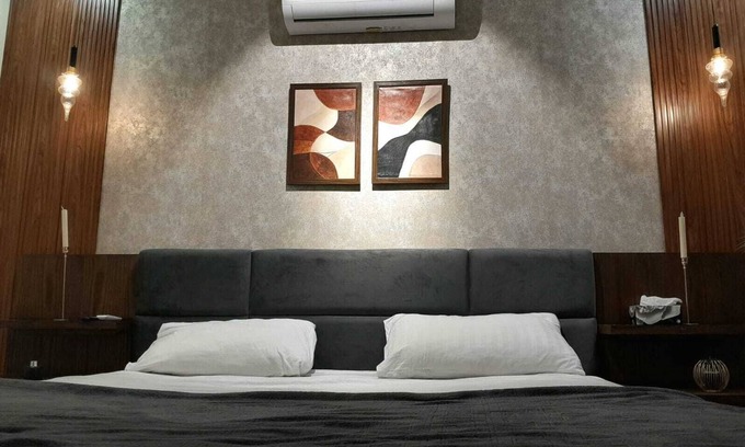 Lahore Apartamento | City Vibes - Modern 1BHK Apartment - For Families & Travelers @ Zameen Opal