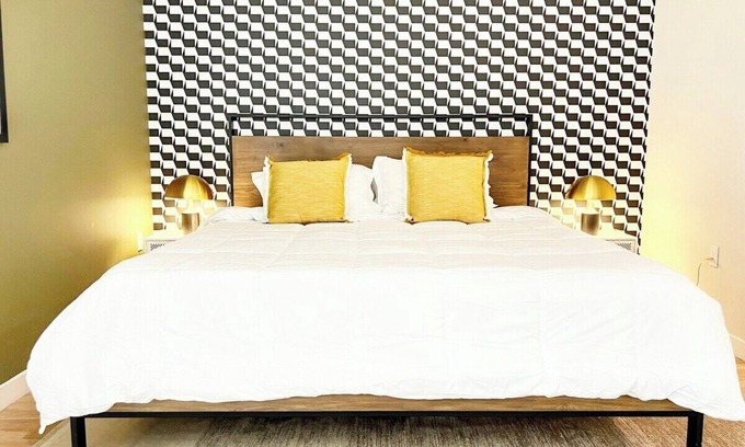 East Village Apartamento | City View Apartment in Downtown!