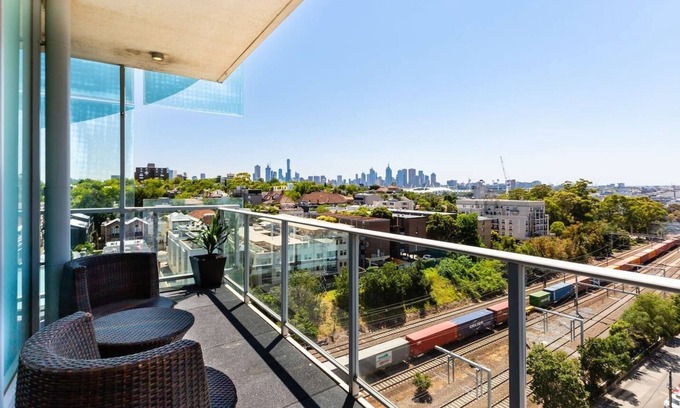 South Yarra Apartamento | City View Chic in South Yarra with Parking