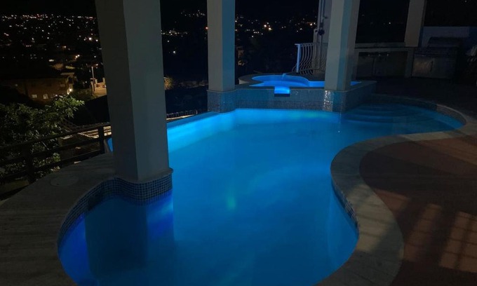Eastwood Park Casa | City View Kgn Luxe 1-2 BDR Pool Deck View