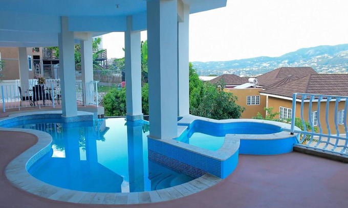 Eastwood Park Casa | City View Luxe 3BDRM Pool Deck 3