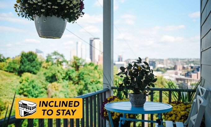 Mount Washington Casa | City View Sanctuary with Hot Tub