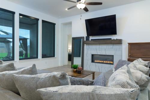 Lindale Casa | City Zen Modern country retreat