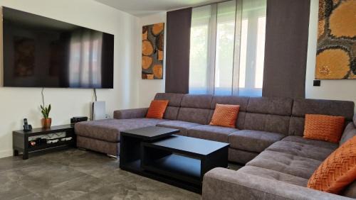 Zagreb Apartamento | CityLights & WineCountryDelights