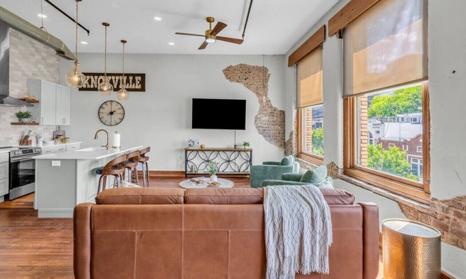 Old City Condominio | Cityscape Comfort ~ Downtown Knoxville