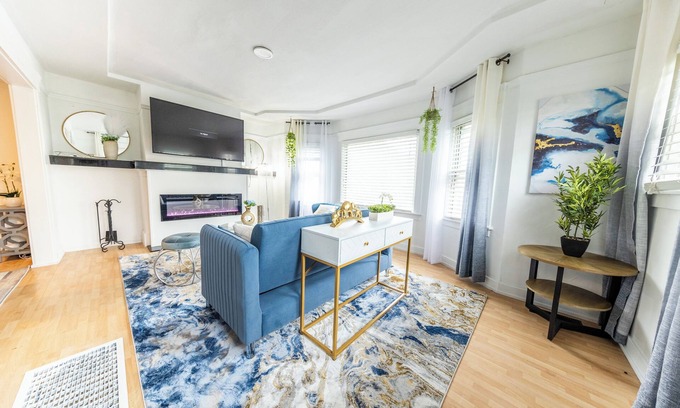 San Bruno Casa | Cityscape Haven - Central SF Home near SFO