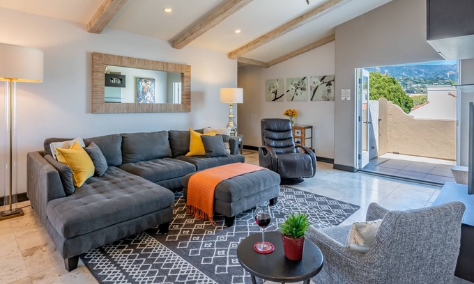 Historic Downtown Santa Barbara Condominio | Paisaje urbano - Penthouse Living en el centro de Santa Bárbara