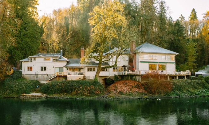 Carver Casa | Clackamas Riverfront Guest Suite With Hot Tub And Sauna