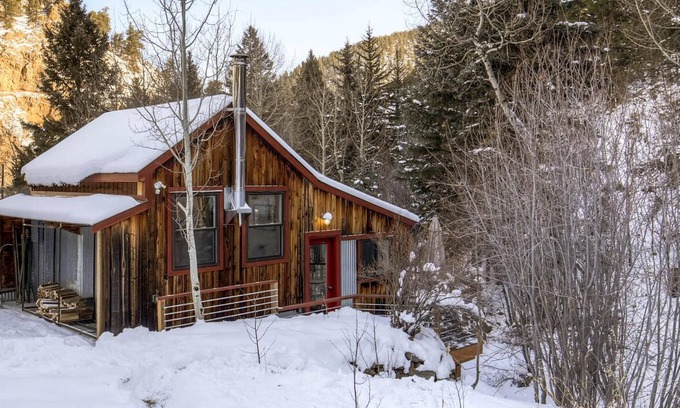 Idaho Springs Cabina | Claimjumper Creekside Cabin Retreat