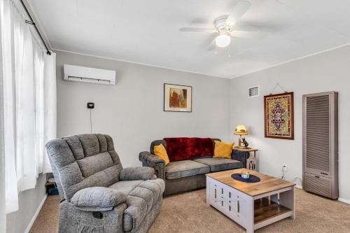 Canon City Casa | Claire Cottage - Cozy House in Nice Neighborhood
