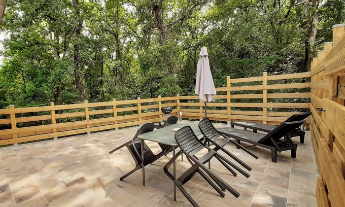 Cenac-et-Saint-Julien Apartamento | Clairière. Studio Neuf, Grande Terrasse, Piscine, Avec Magnifique vue Forêt