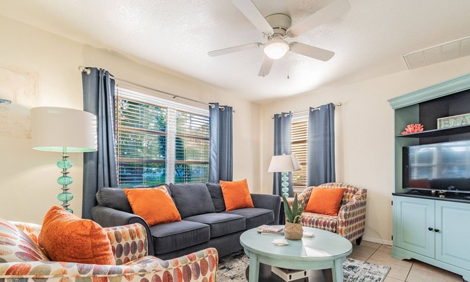 Bayview Cabaña | Clam Bayou Cottage-Eclectic Gulfport 3B2B-Patio-King Bed