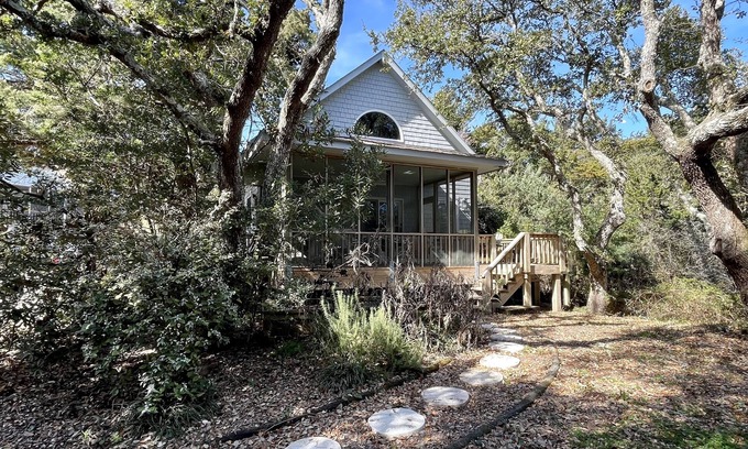 Ocracoke Casa | Clara de Luna: Lugar privado. Cerca de las actividades del pueblo.