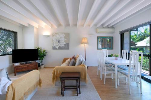 Indooroopilly Casa | Clarence Corner - Contemporary meets Cottage Style