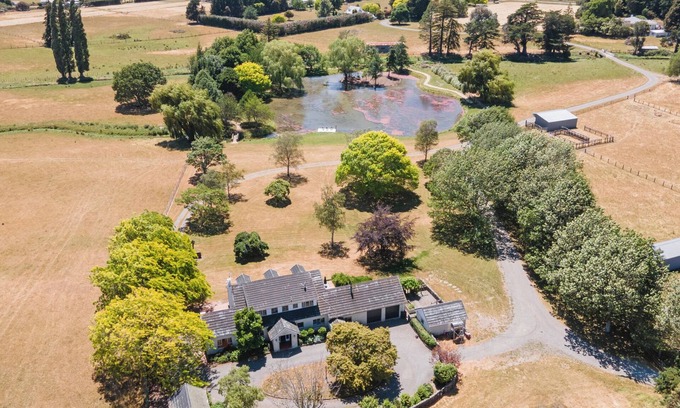 Solway Casa | Clarendon Estate - Masterton Holiday Home