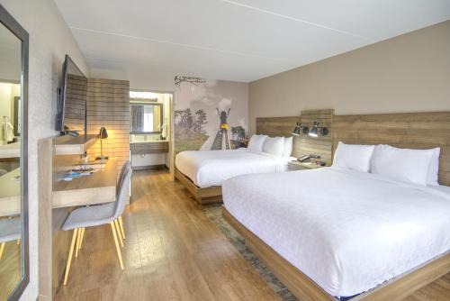 Gatlinburg Hotel | Clarion Pointe Downtown Gatlinburg