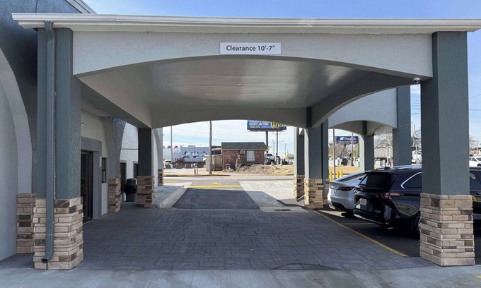 Decatur Hotel | Clarion Pointe