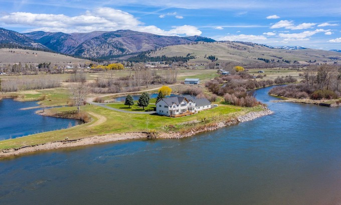 Frenchtown Casa | Clark Fork Riverfront Retreat 15 Minutes From Missoula! Special Events Venue!