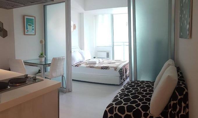Don Bosco Apartamento | CLAROS @ The Azure Urban Resort and Residences -St. Tropez (Beach view)
