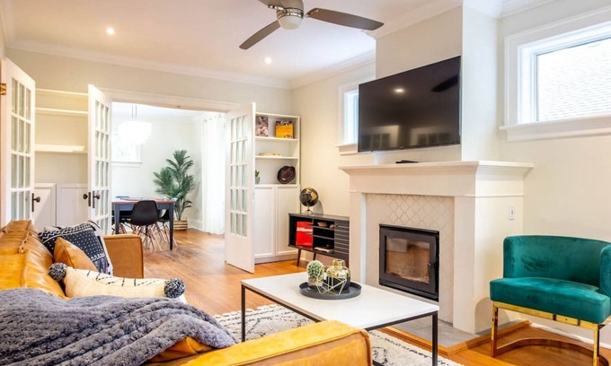 Rosemount Casa | Class Meets Character - Fast Internet & Comfy Beds