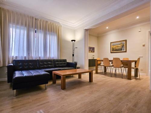 Sant Gervasi – la Bonanova Apartamento | Classbedroom Park Güell Apartment