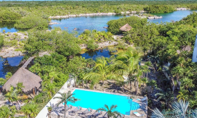 Akumal Casa | Classic Akumal villa located on Yal Ku Lagoon, pool, AC and more!