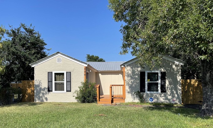 Harlingen Casa | Classic American Home