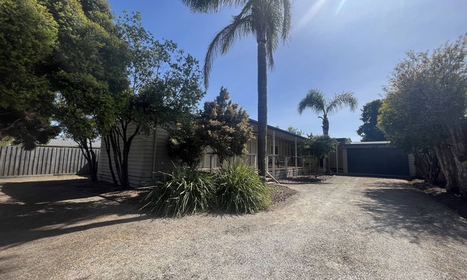 Dromana Casa | Classic beach Getaway - Close to winery region and beach!