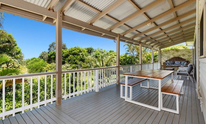 Pottsville Casa | Classic Beach House on Surfside - Pet Friendly