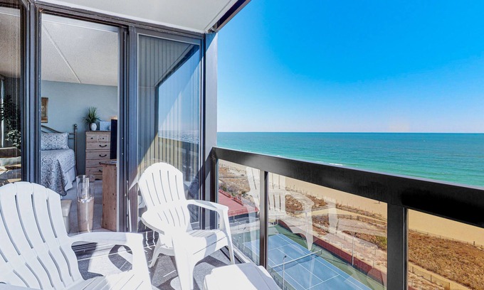 North Ocean City Casa | Classic beachfront condo with pools, beach bar, tennis & AC