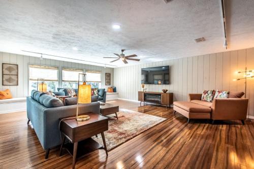 Bay Area Casa | Classic Coastal Getaway Sleeps 34 - 2 Homes 2 Pools
