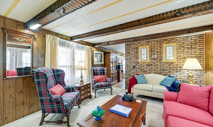 Ronda Casa | Classic Country Retreat in Ronda on 5 Acres!