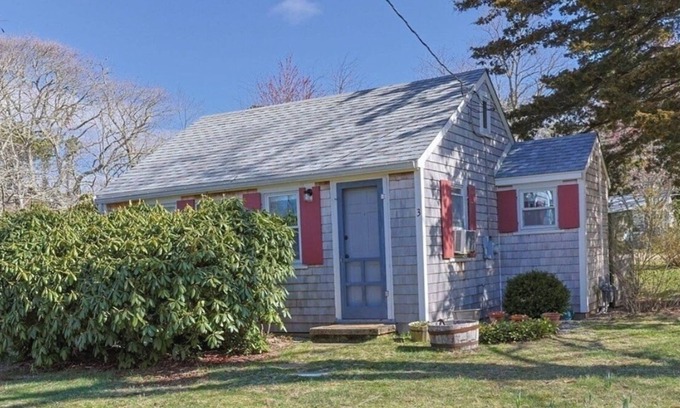 Eastham Casa | Classic, cozy Cape Cod Cottage