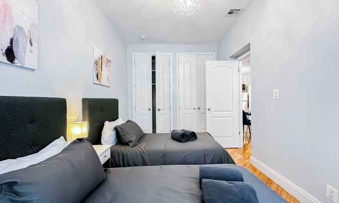 Crown Heights Casa | Classic Five Bedroom 2 Minutes To Train