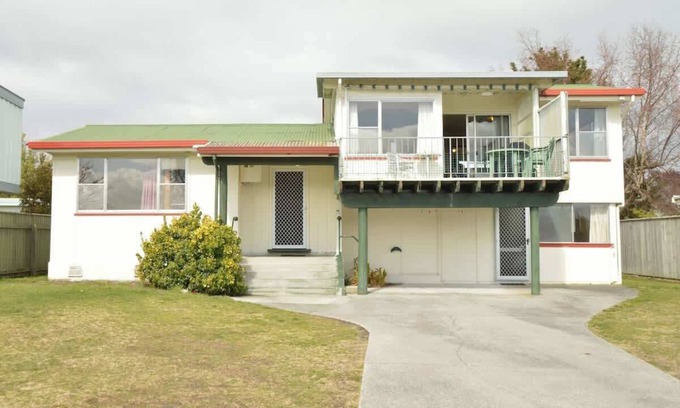 Wharewaka Casa | Wharewaka · Classic holiday spot, memories at Wharewaka Beach