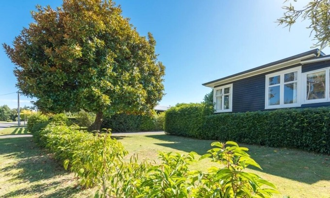 Waitahanui Casa | Experiencia de kiwi clásico en Five Mile Bay. Wi-Fi gratis.