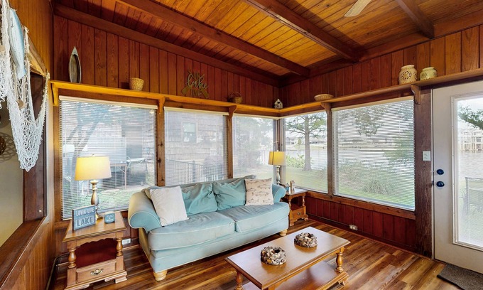 Kingsland Casa | Classic Lakefront Cottage w/ Private Dock, Lovely Lake View, Backyard & WiFi
