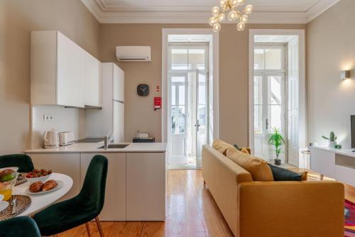 Centro / Baixa Apartamento | Classic Meets Modern – Downtown Balcony Retreat