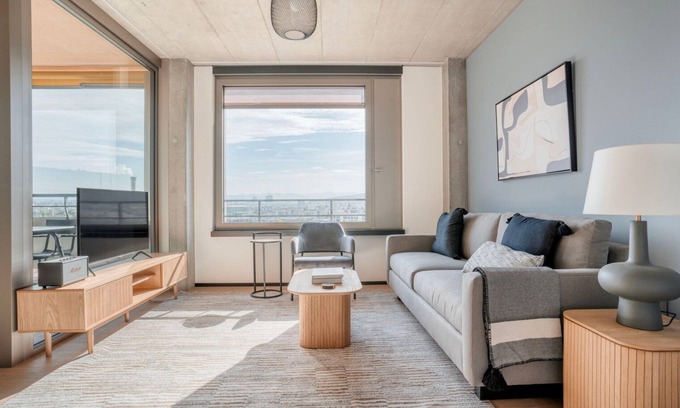 Seebach Apartamento | Classic Oerlikon 1BR w/ Storage & W/D, nr Market & Tram, by Blueground