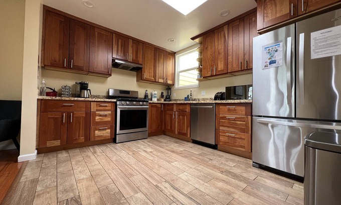 Daly City Casa | Classic San Francisco Home- 5B/3BA - 10 min to SF