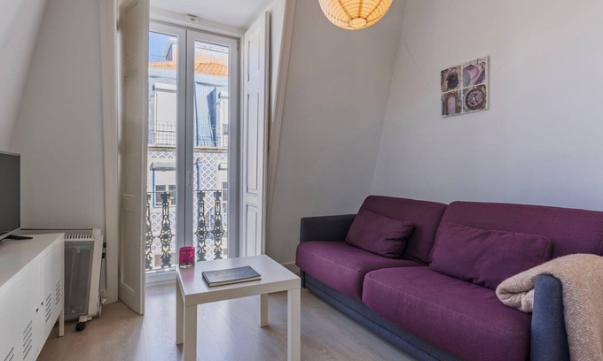 Alfama Apartamento | Classic Topfloor Apartment by LovelyStay