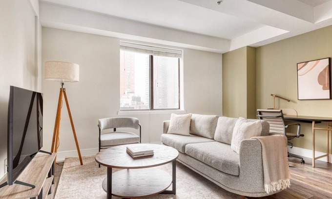 Upper East Side Apartamento | Classic UES 2BR w/ W/D, Gym & Doorman, nr Carl Schurz Park, by Blueground