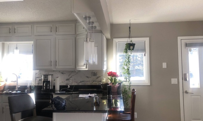 East Bloomington Casa | classic whole home with fireplace near airport mall of America