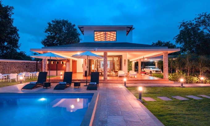 Karjat Villa | Classique Woods by StayVista with Lawn with Gazebo & Bar, Indoor Fun