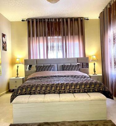 Al Jubeiha Apartamento | Classy 3 Bedroom Apartment in Amman