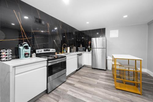 Houston Apartamento | Classy and Chic 2BR Home near Galleria